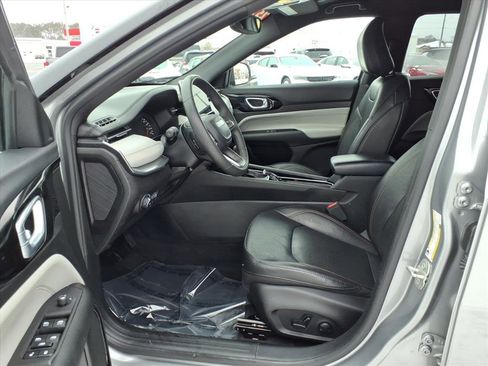Used 2023 Jeep Compass Limited image 10
