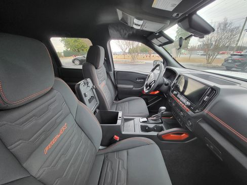 Used 2025 Nissan Frontier PRO-4X w/ Pro Convenience Package image 8