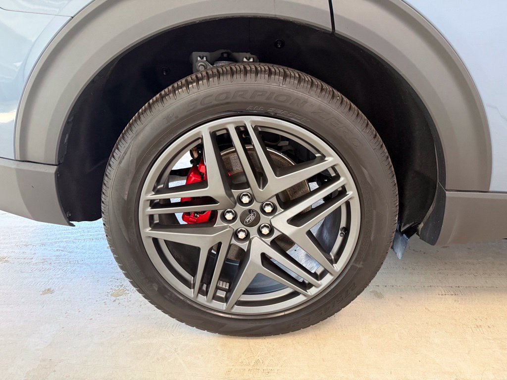Certified 2025 Ford Explorer ST AWD/4WD image 11