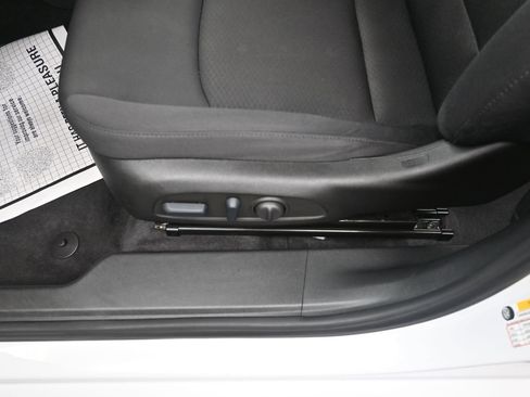 Used 2022 Chevrolet Malibu LT w/ Redline Edition FWD image 16