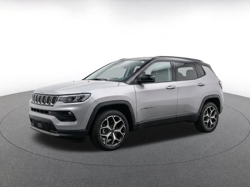 Used 2025 Jeep Compass Limited AWD/4WD image 3