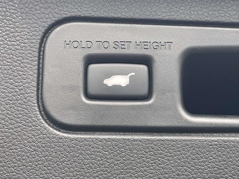 Used 2025 Honda Pilot Elite image 11