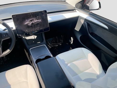 Used 2025 Tesla Model Y Long Range AWD/4WD image 24