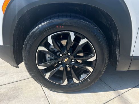 Used 2022 Chevrolet TrailBlazer LT w/ Sun and Liftgate Package FWD image 25