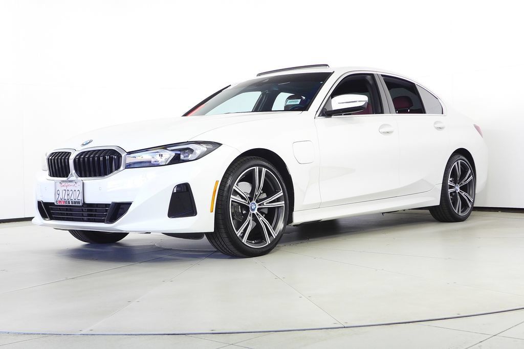 Used 2024 BMW 330e w/ Convenience Package RWD image 2