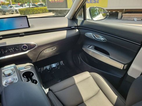 Certified 2024 Genesis GV70 2.5T w/ Select Package AWD/4WD image 17