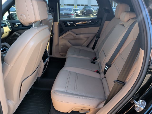 Used 2021 Porsche Cayenne AWD/4WD image 28
