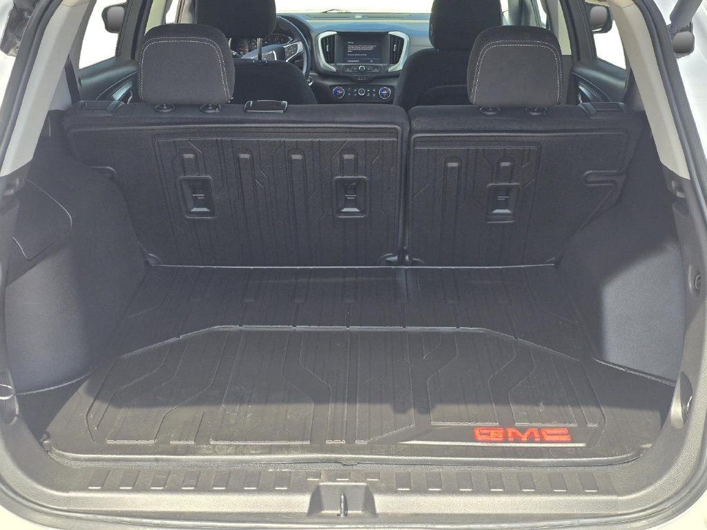Used 2024 GMC Terrain SLE w/ Driver Convenience Package FWD image 9