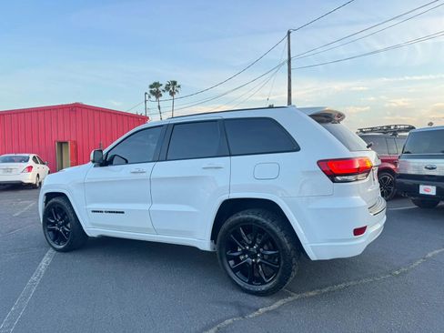 Used 2019 Jeep Grand Cherokee Altitude image 3