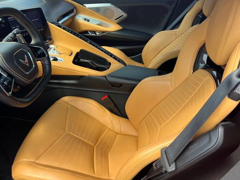 Used 2022 Chevrolet Corvette Stingray Premium Conv w/ Z51 Performance Package RWD image 11
