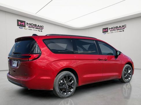 New 2026 Chrysler Pacifica Select AWD/4WD image 8