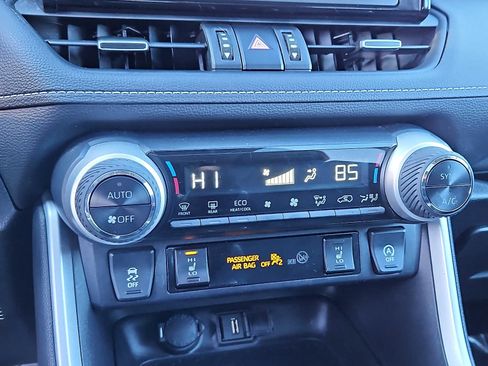 Used 2020 Toyota RAV4 XLE Premium image 18