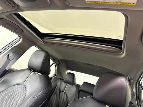 Used 2020 Toyota Camry SE w/ Convenience Package FWD image 20