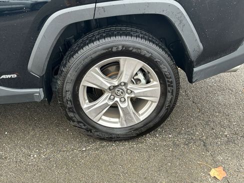 Used 2025 Toyota RAV4 LE image 29