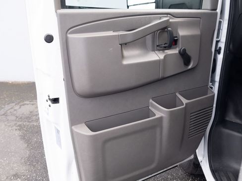Used 2020 Chevrolet Express 3500 RWD image 9