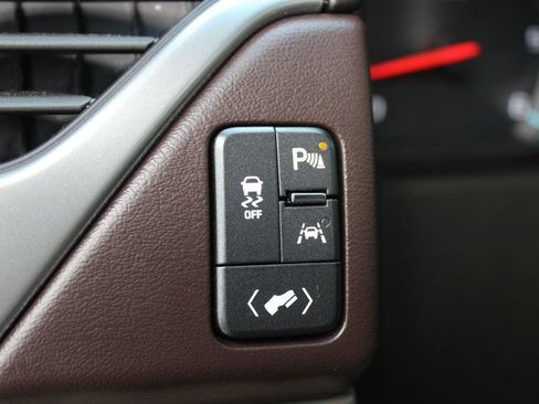 Used 2018 Chevrolet Tahoe Premier AWD/4WD image 21