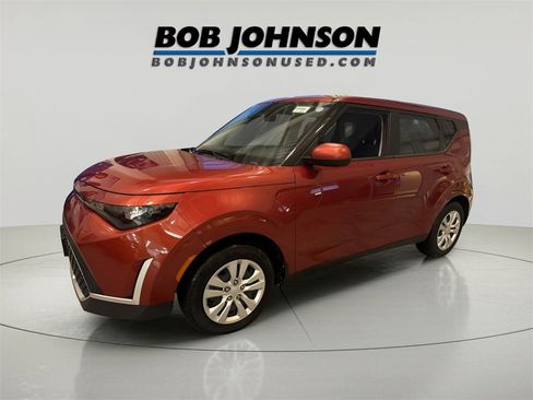 Used 2023 Kia Soul LX image 3