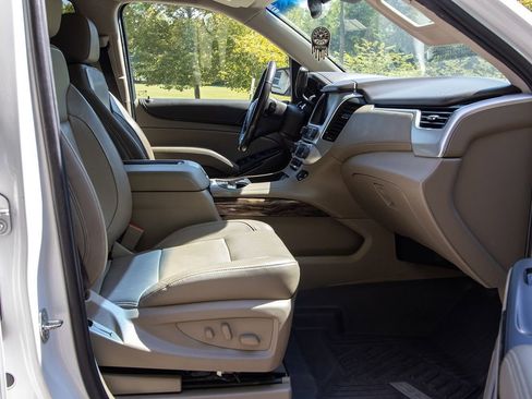 Used 2020 GMC Yukon XL SLT w/ Graphite Performance Edition image 22