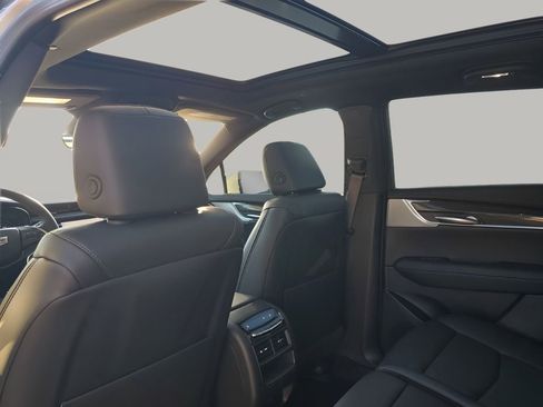 Certified 2025 Cadillac XT5 Sportv w/ Technology Package image 18
