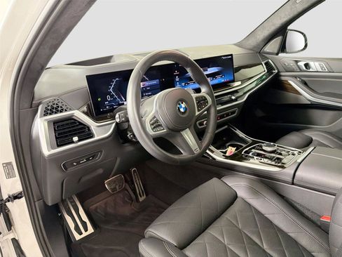 Used 2024 BMW X7 xDrive40i w/ Executive Package AWD/4WD image 9