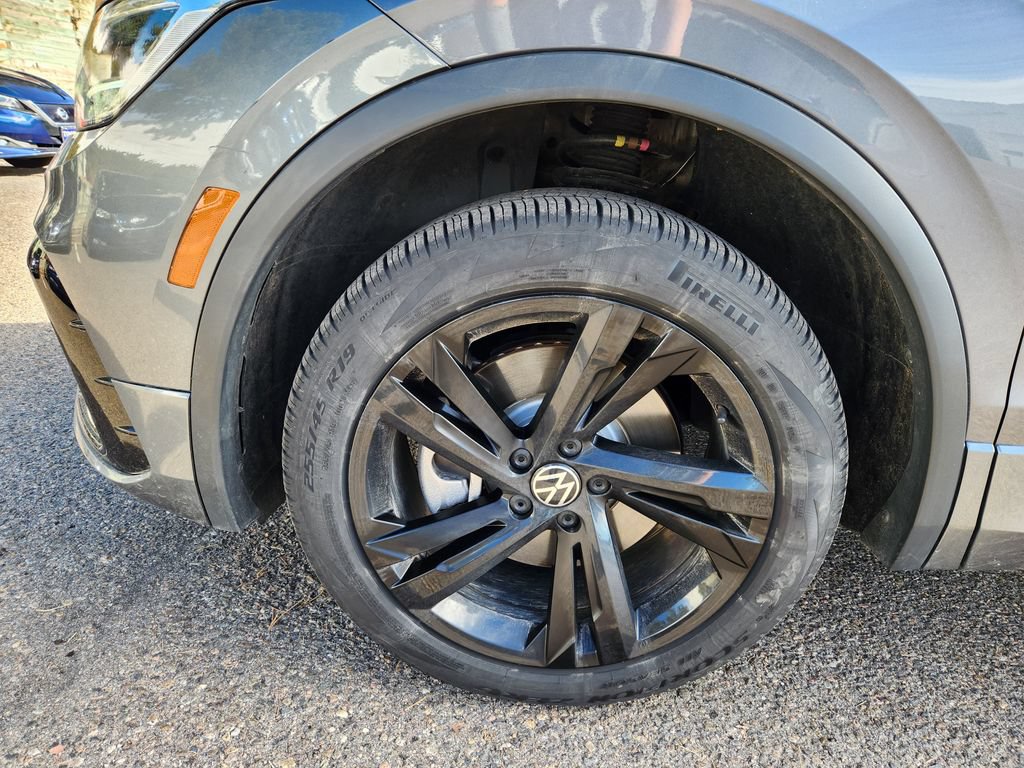 Certified 2024 Volkswagen Tiguan SE R-Line AWD/4WD image 16