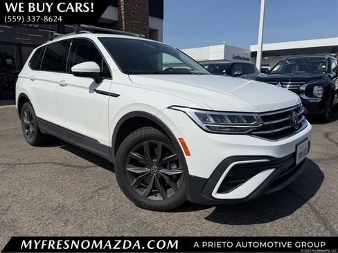 Used 2022 Volkswagen Tiguan SE image 1