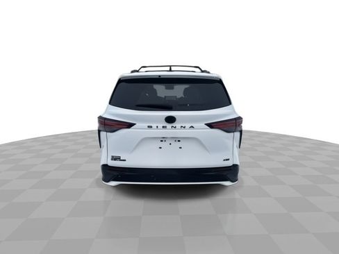 Used 2026 Toyota Sienna XSE image 7