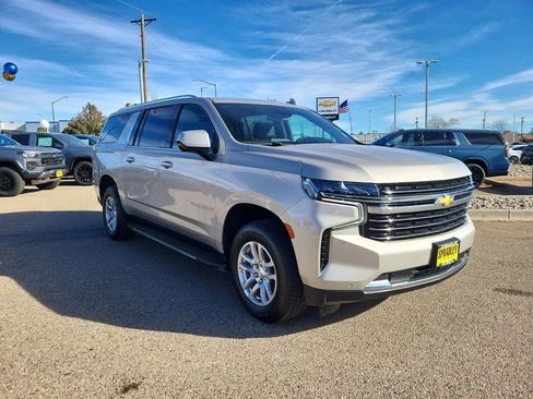 Used 2023 Chevrolet Suburban LT image 2