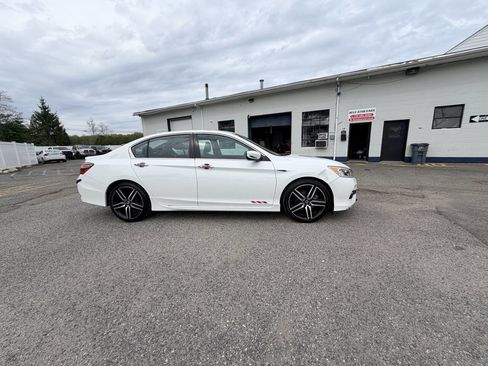 Used 2017 Honda Accord Sport image 8