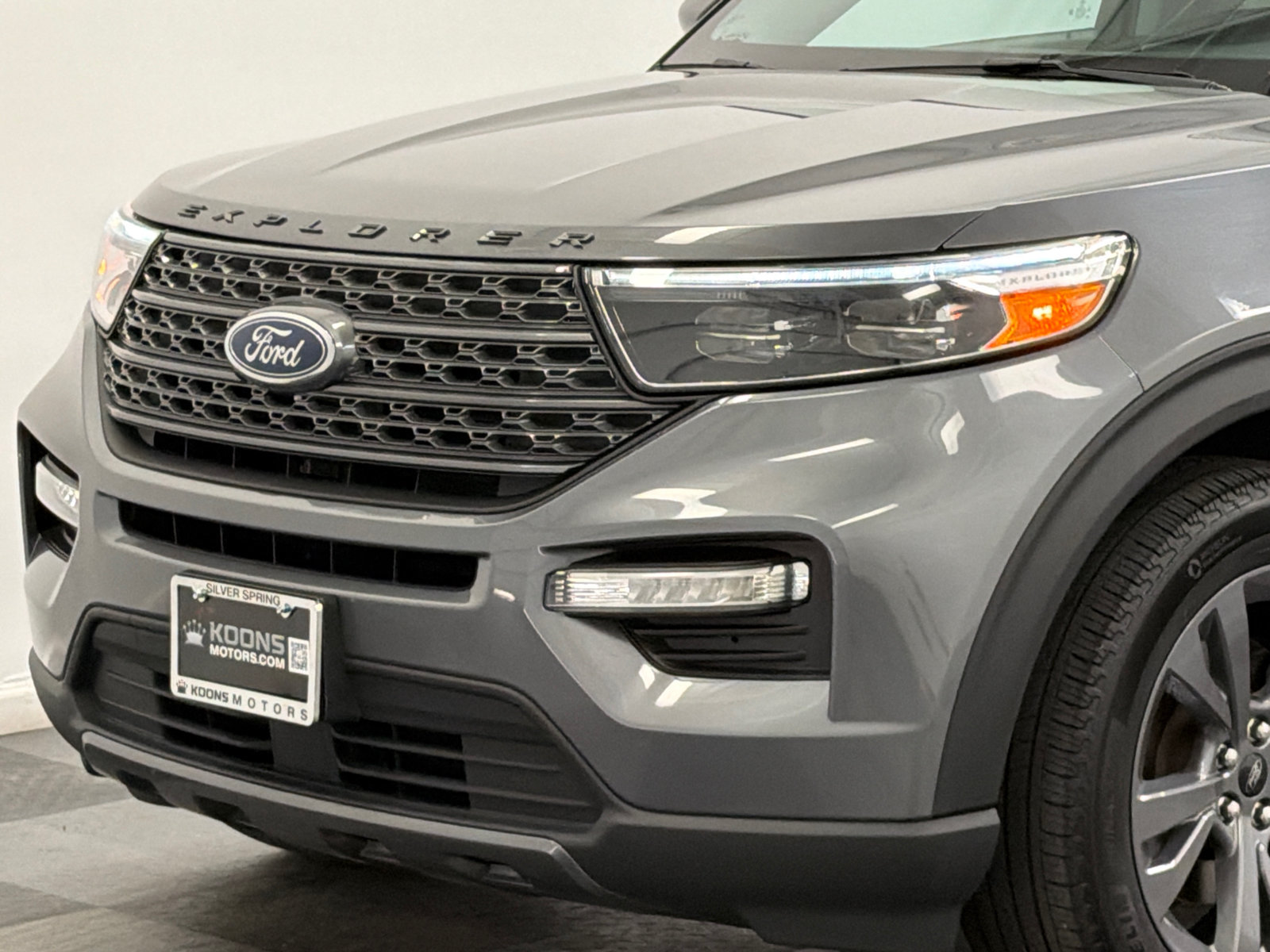 Used 2023 Ford Explorer XLT w/ Equipment Group 202A AWD/4WD image 2