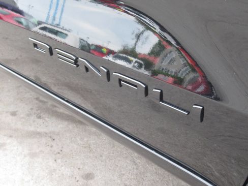 Used 2023 GMC Canyon Denali w/ Denali Black Edition AWD/4WD image 5