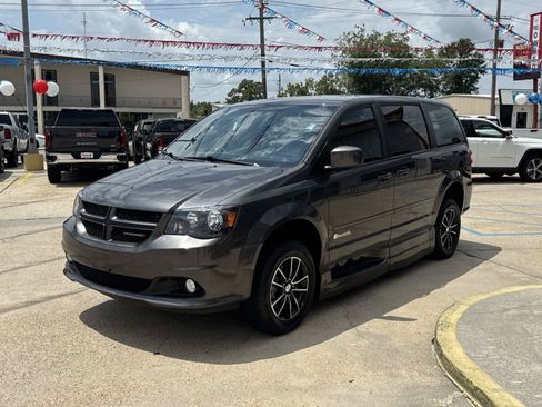Used 2016 Dodge Grand Caravan R/T w/ Safety Sphere Group FWD image 4
