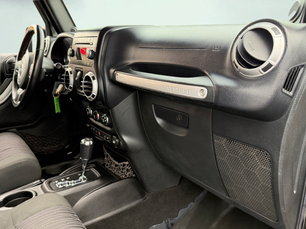 Used 2012 Jeep Wrangler Unlimited Rubicon w/ Dual Top Group AWD/4WD image 38