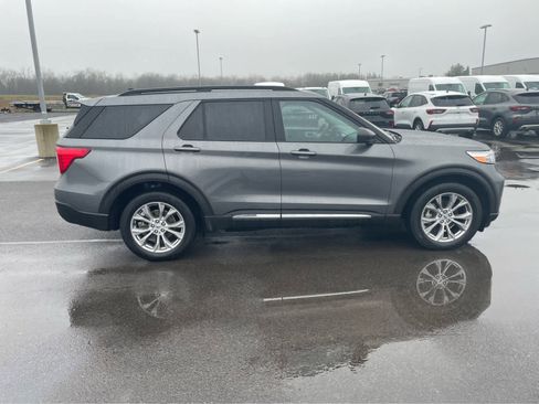 Used 2023 Ford Explorer XLT w/ Equipment Group 202A image 4