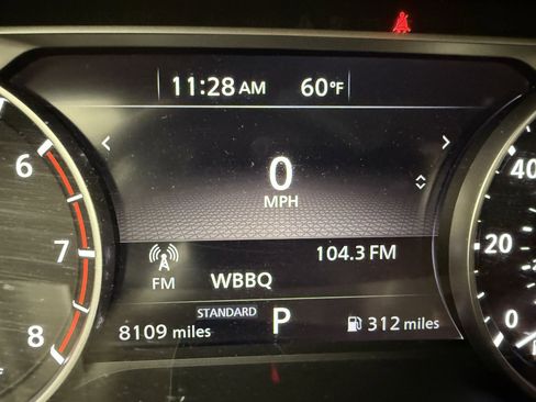 Used 2023 Nissan Rogue SV image 16