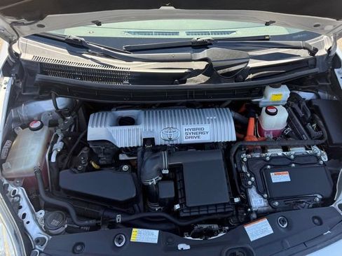 Used 2015 Toyota Prius Two FWD image 30