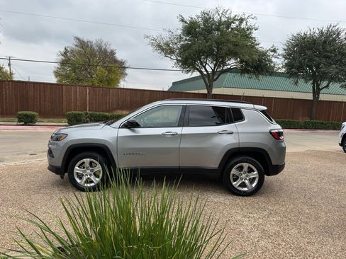 Used 2023 Jeep Compass Latitude image 11
