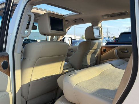 Used 2014 INFINITI QX80 4WD w/ Theater Package image 4
