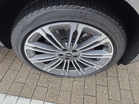 Used 2024 Land Rover Range Rover SE image 17