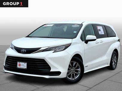 Used 2021 Toyota Sienna LE