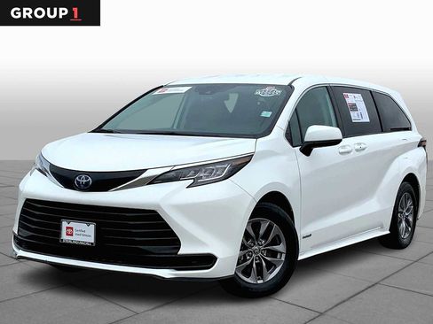 Used 2021 Toyota Sienna LE image 1