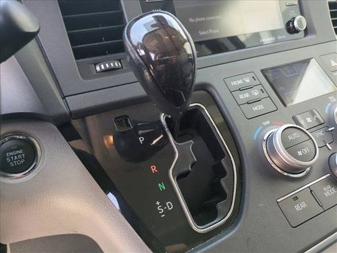Used 2020 Toyota Sienna XLE w/ Entertainment Package FWD image 12