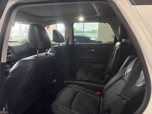 Used 2022 Nissan Pathfinder SL w/ SL Premium Package FWD image 6