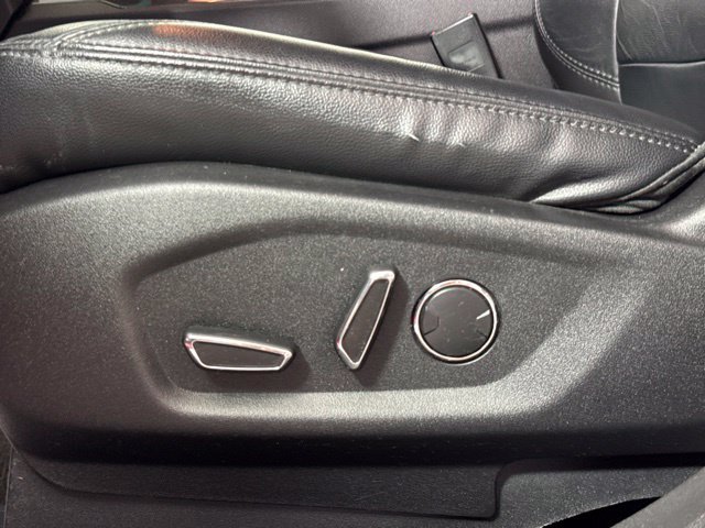 Used 2017 Ford Explorer XLT w/ Equipment Group 202A FWD image 15