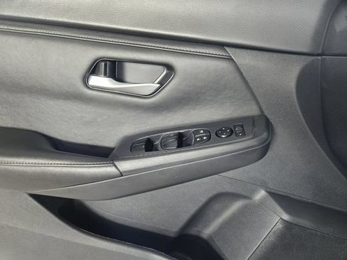 Used 2025 Nissan Sentra SV FWD image 24