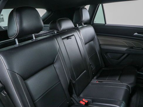 Used 2021 Volkswagen Atlas Cross Sport SE w/ Panoramic Sunroof Package FWD image 29