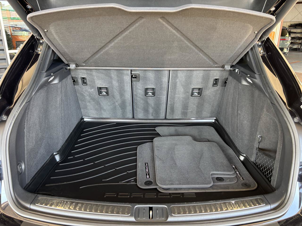 Used 2023 Porsche Macan S AWD/4WD image 28