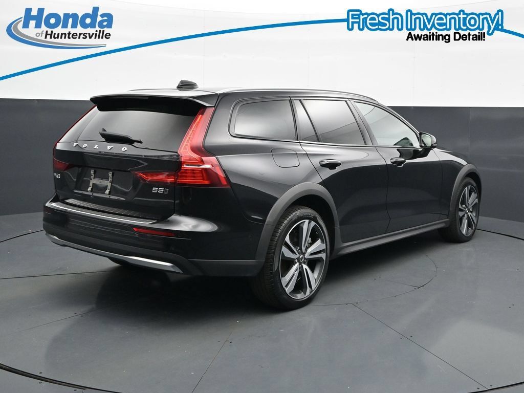 Used 2025 Volvo V60 B5 Cross Country Plus AWD/4WD image 10
