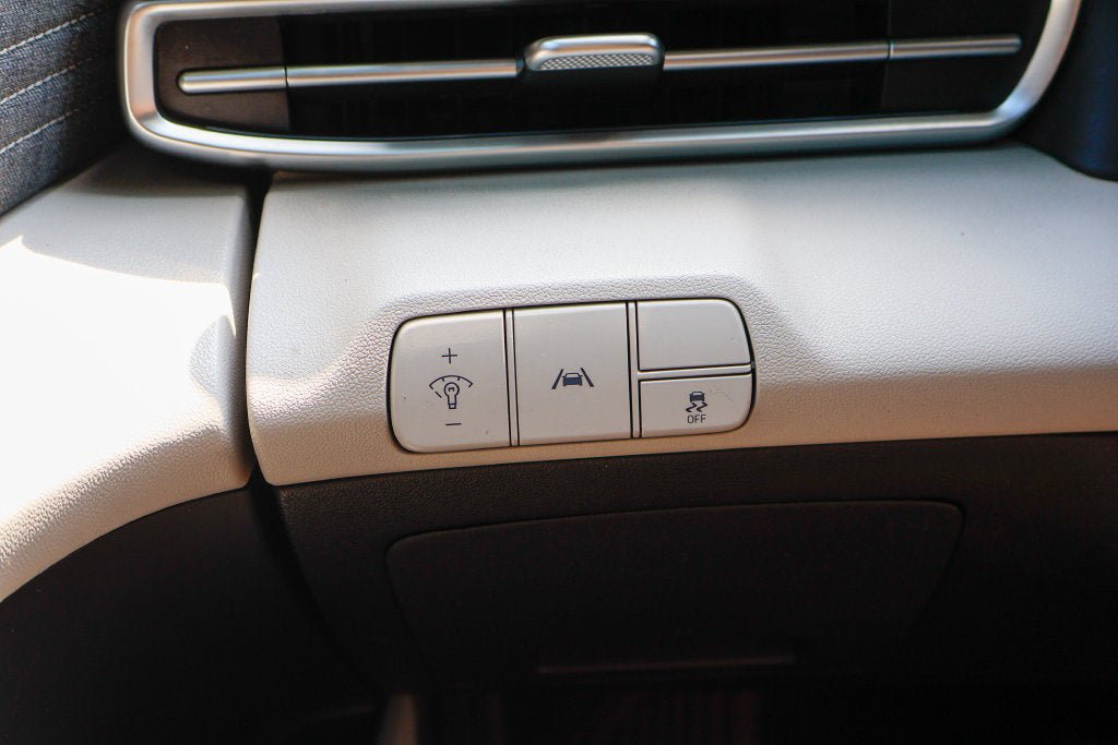 Used 2023 Hyundai Elantra Limited FWD image 18