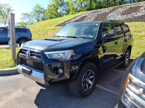 Used 2020 Toyota 4Runner TRD Off-Road Premium w/ Moonroof Package AWD/4WD image 2